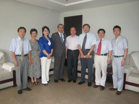 日本中村学园大学代表团访问公众营养与发展中心